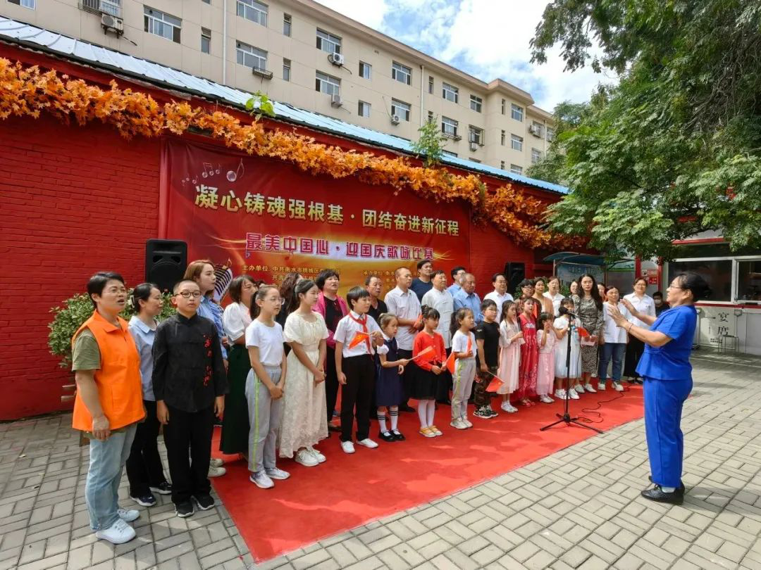 雷火电竞官方网站-衡水市桃城区杨树社区组织青少年开展最美中国心·迎国庆歌咏比赛(图5)