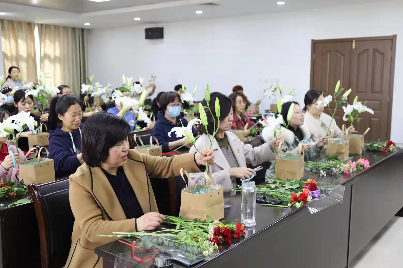 衡水市气象局开展妇女节花艺沙龙插花活动