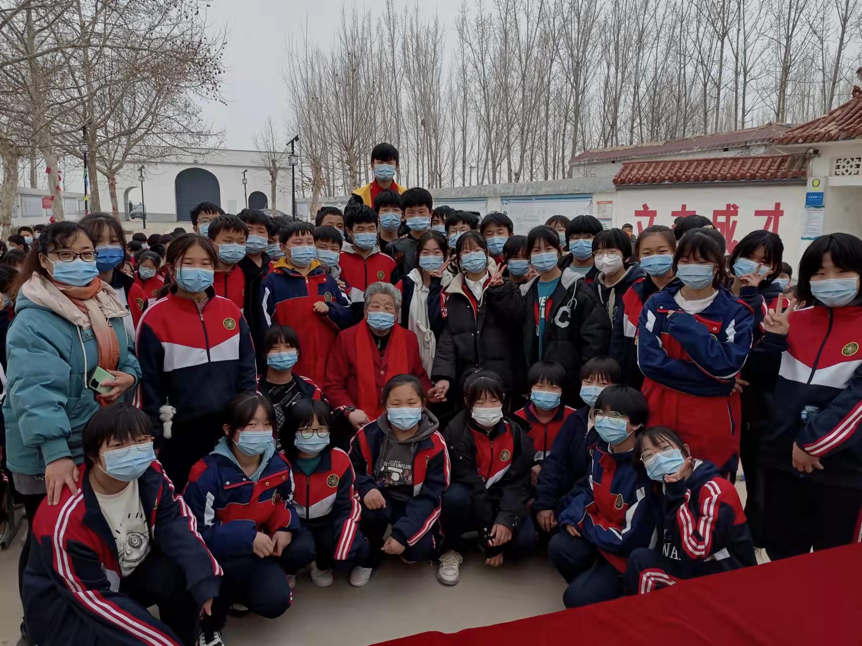 德润童心引领成长全国道德模范林秀贞走进枣强董子学校