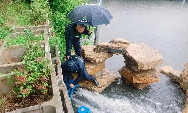 泛亚电竞官网_衡水市城管局排水管理中心全力排水保畅通(图4)