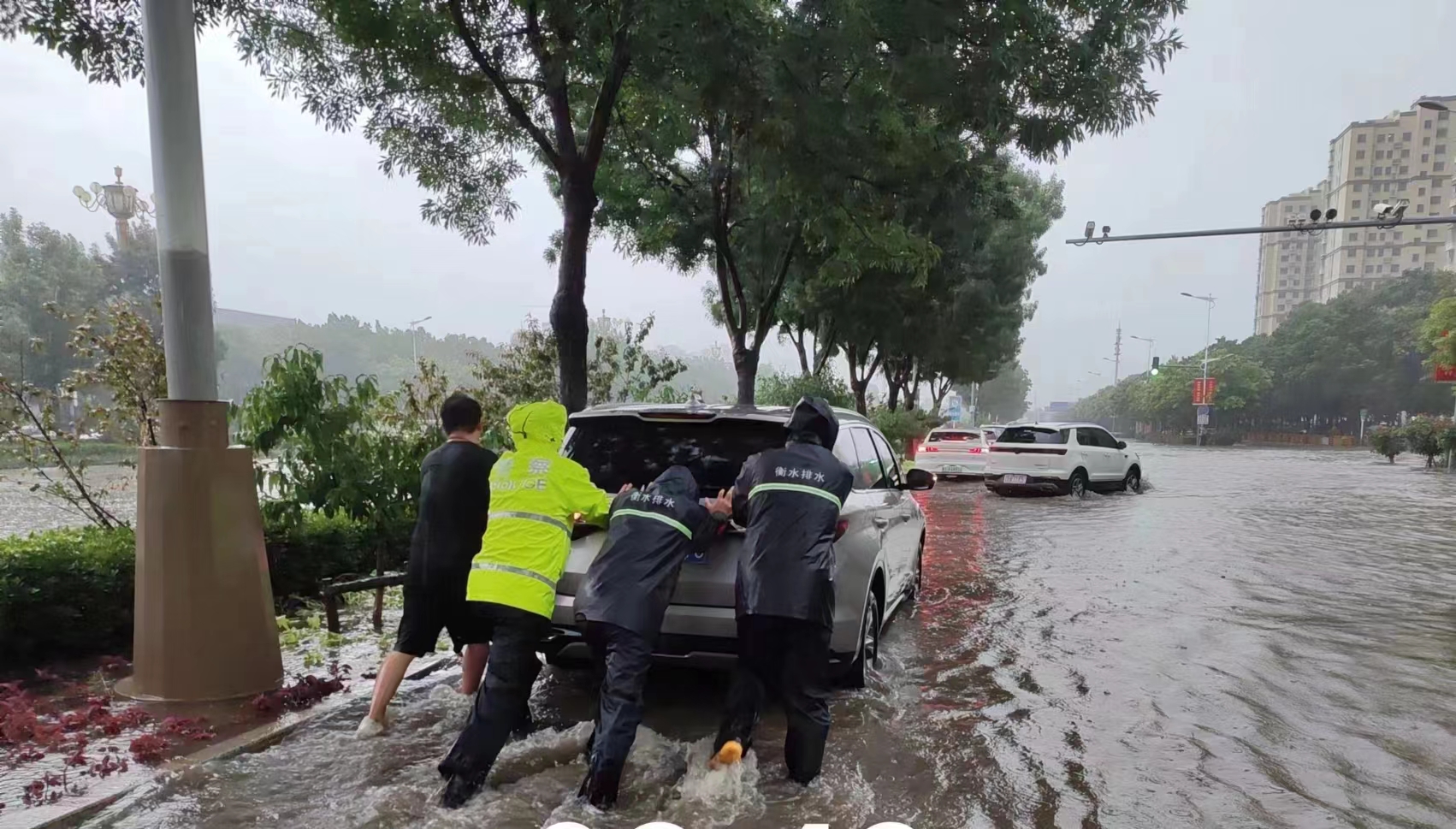 泛亚电竞官网_衡水市城管局排水管理中心全力排水保畅通(图3)