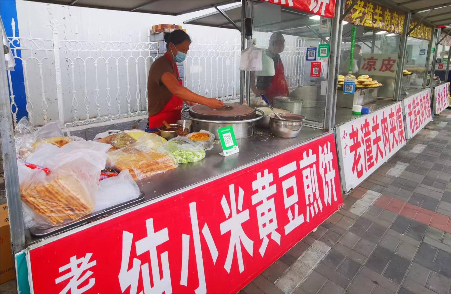 一套煎饼馃子里的“民生”——桃城区康宁街“微市场”见闻_AG体育官方下载(图2)