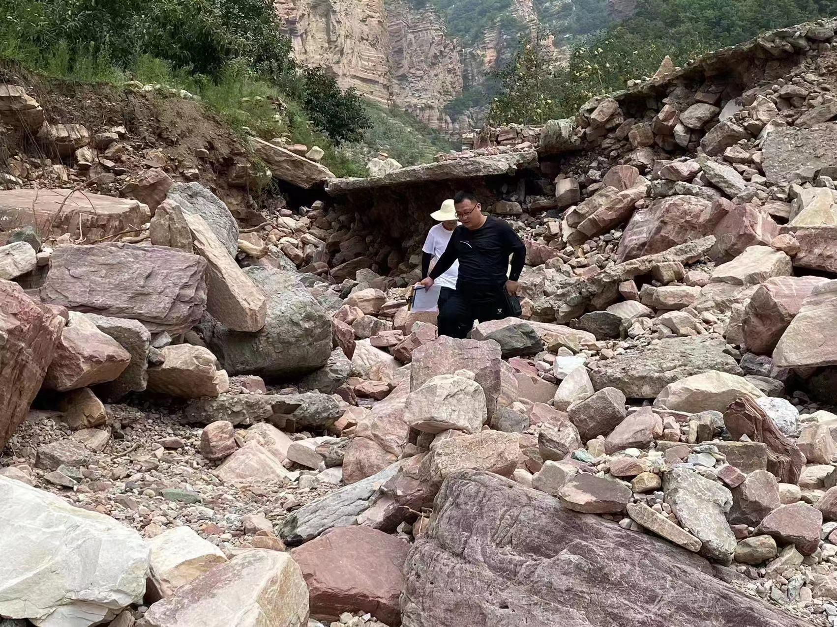 雷火电竞在线登录官网：衡水市支援邢台市开展公路水毁调查工作(图2)