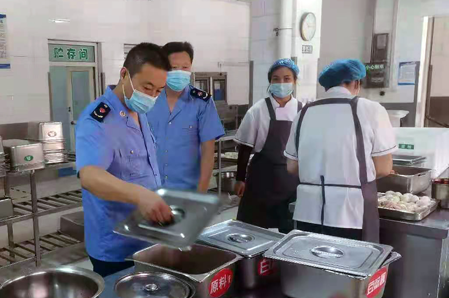 ‘雷火电竞官方网站’衡水市市场监管局打造省级标准化学校食堂“样板间”(图5)