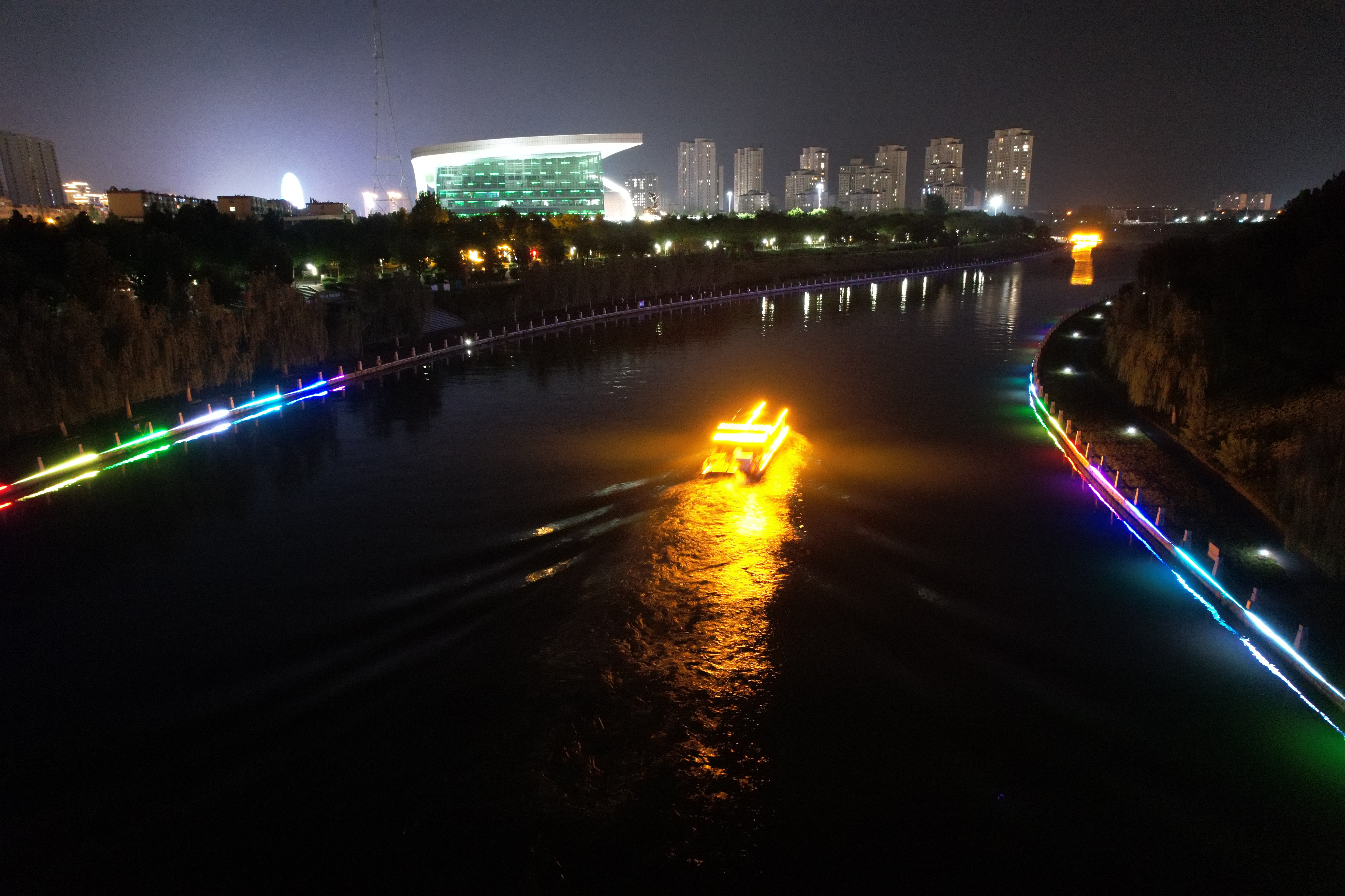 人在船中坐 船在画中游——记者带你沉浸式夜游滏阳河：江南JN体育登录入口(图2)