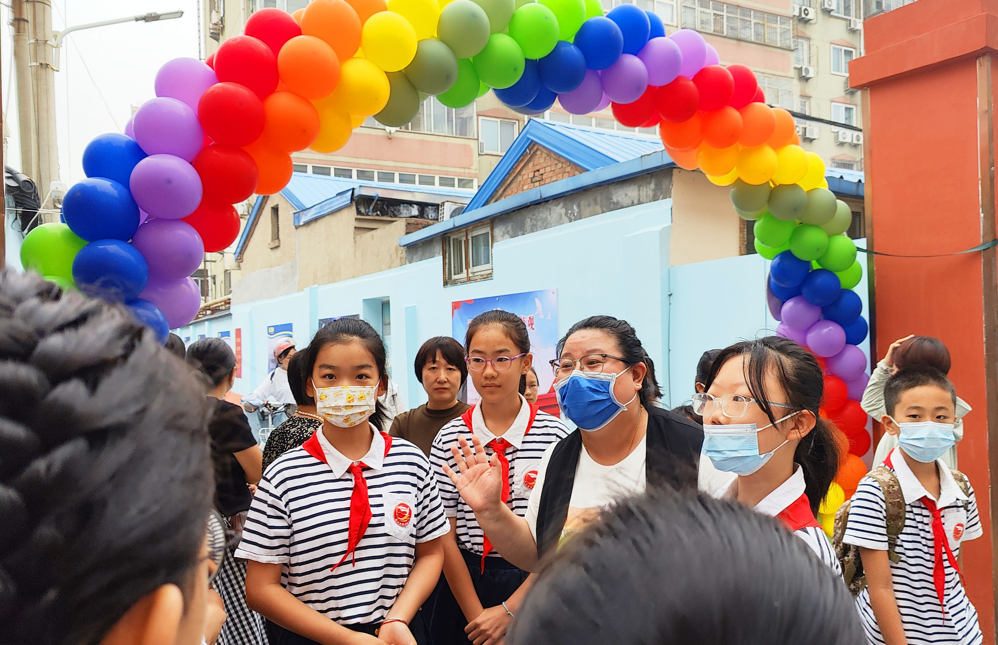 泛亚电竞官方入口-湖城慢直播｜你好，新学期！——衡水小学开学第一天实录(图13)