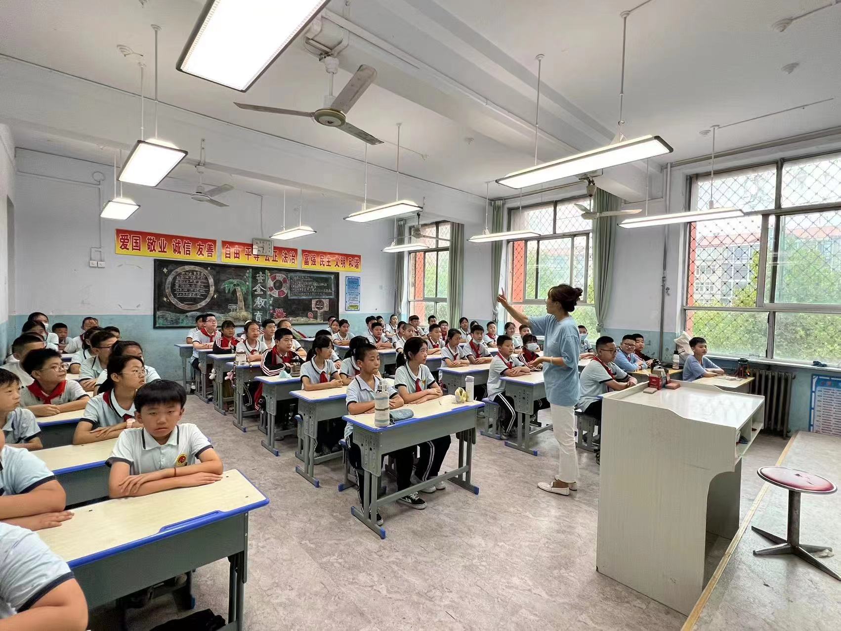 “雷火电竞在线登录官网”湖城慢直播｜你好，新学期！——衡水小学开学第一天实录(图23)