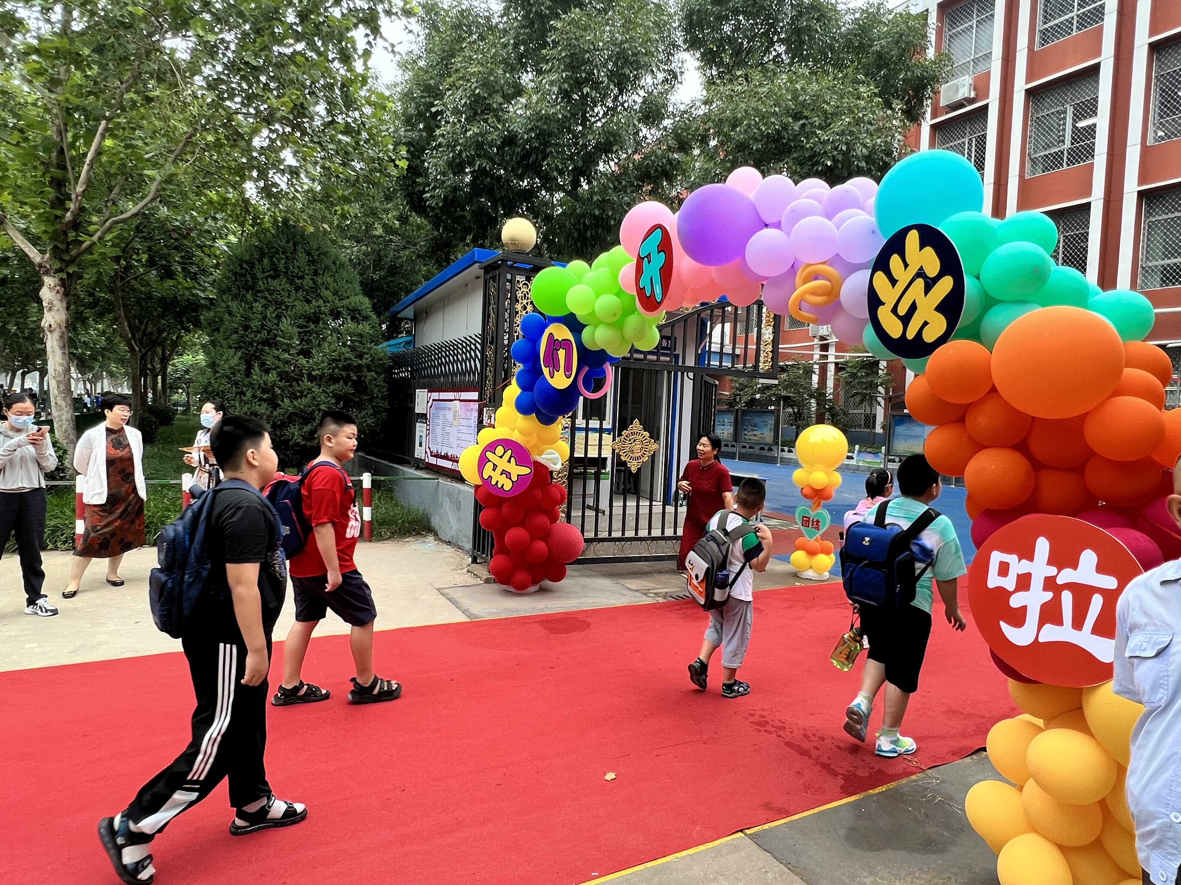 “雷火电竞在线登录官网”湖城慢直播｜你好，新学期！——衡水小学开学第一天实录(图21)