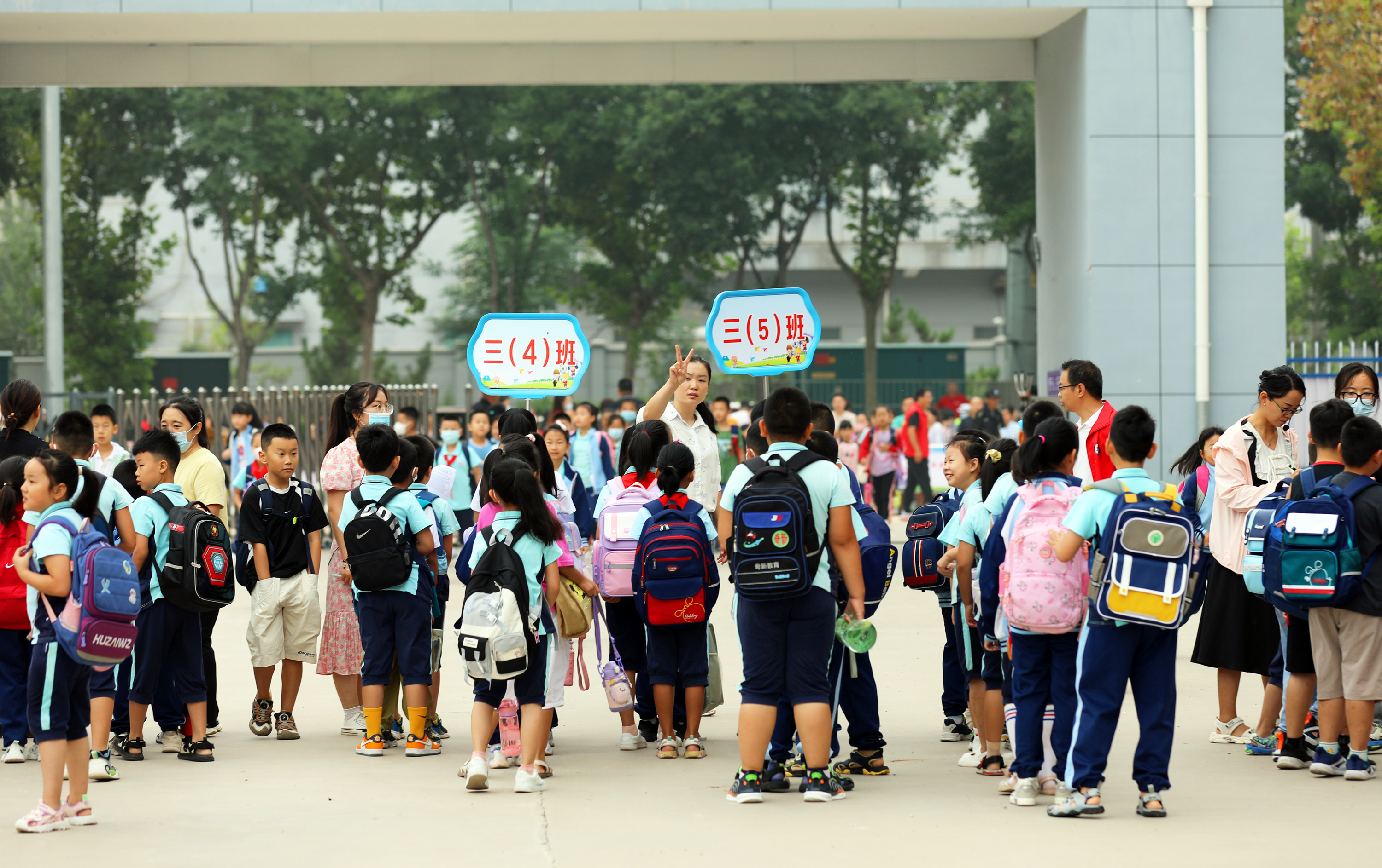 “雷火电竞在线登录官网”湖城慢直播｜你好，新学期！——衡水小学开学第一天实录(图24)