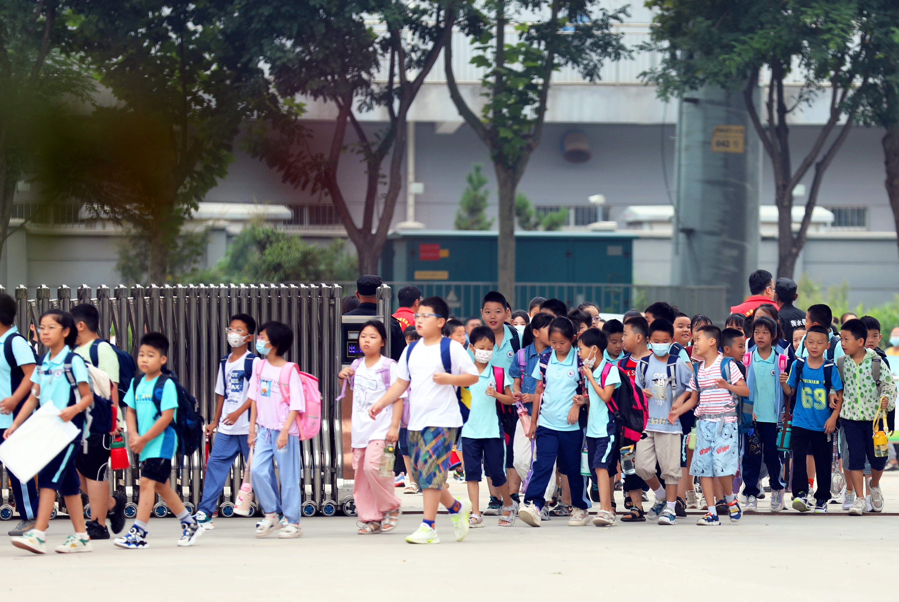 “雷火电竞在线登录官网”湖城慢直播｜你好，新学期！——衡水小学开学第一天实录(图26)