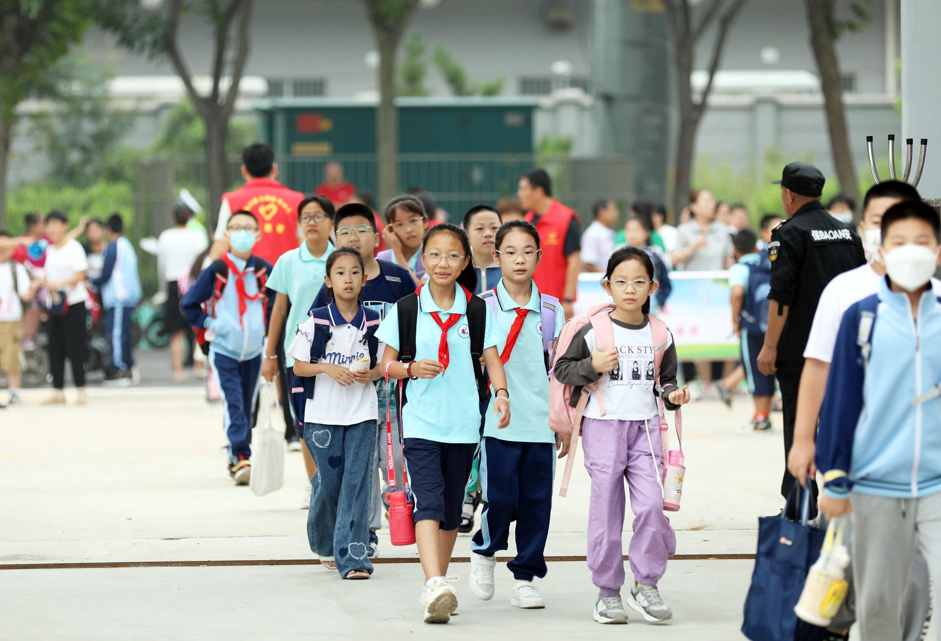 泛亚电竞官方入口-湖城慢直播｜你好，新学期！——衡水小学开学第一天实录(图27)