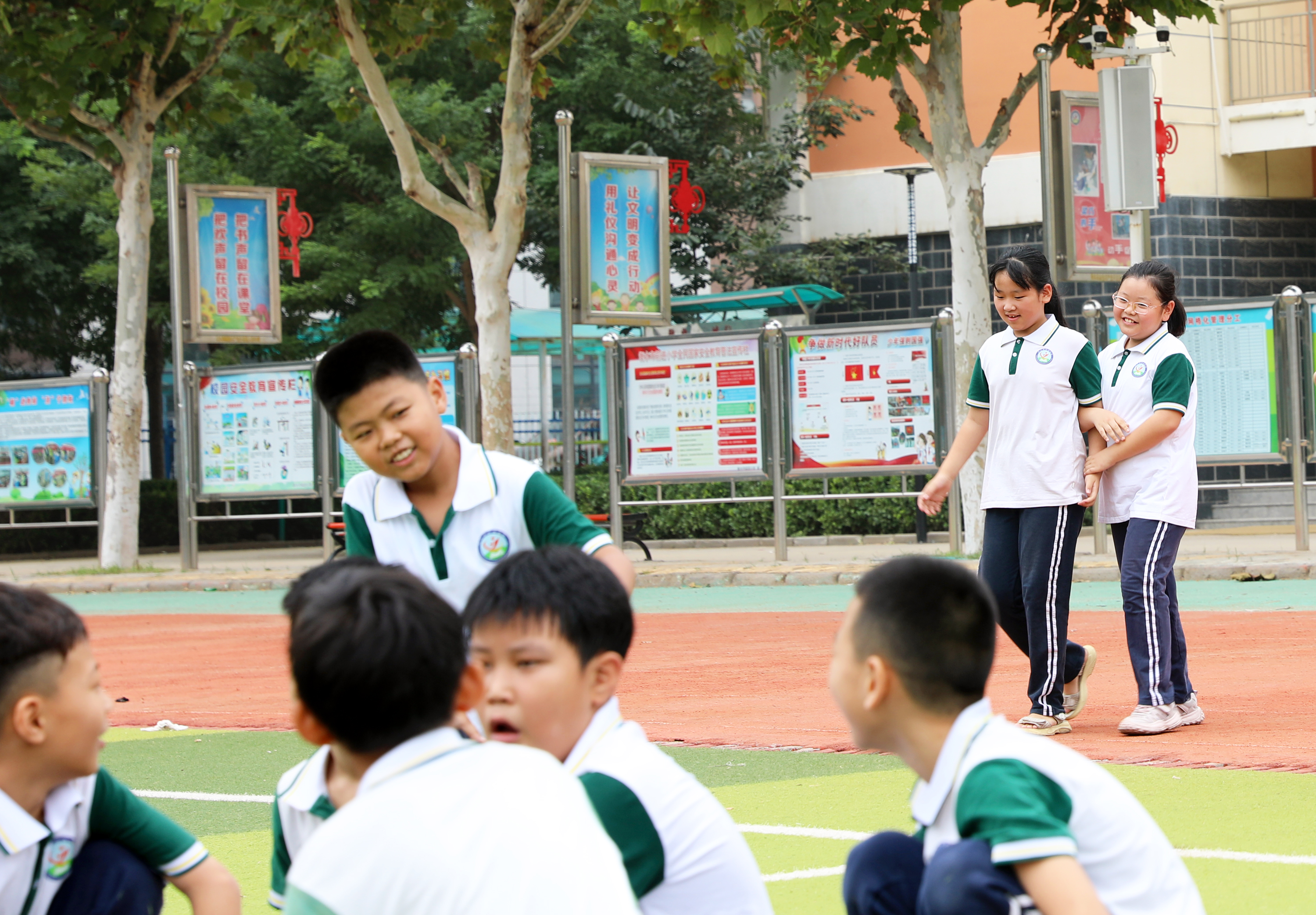 “雷火电竞在线登录官网”湖城慢直播｜你好，新学期！——衡水小学开学第一天实录(图38)