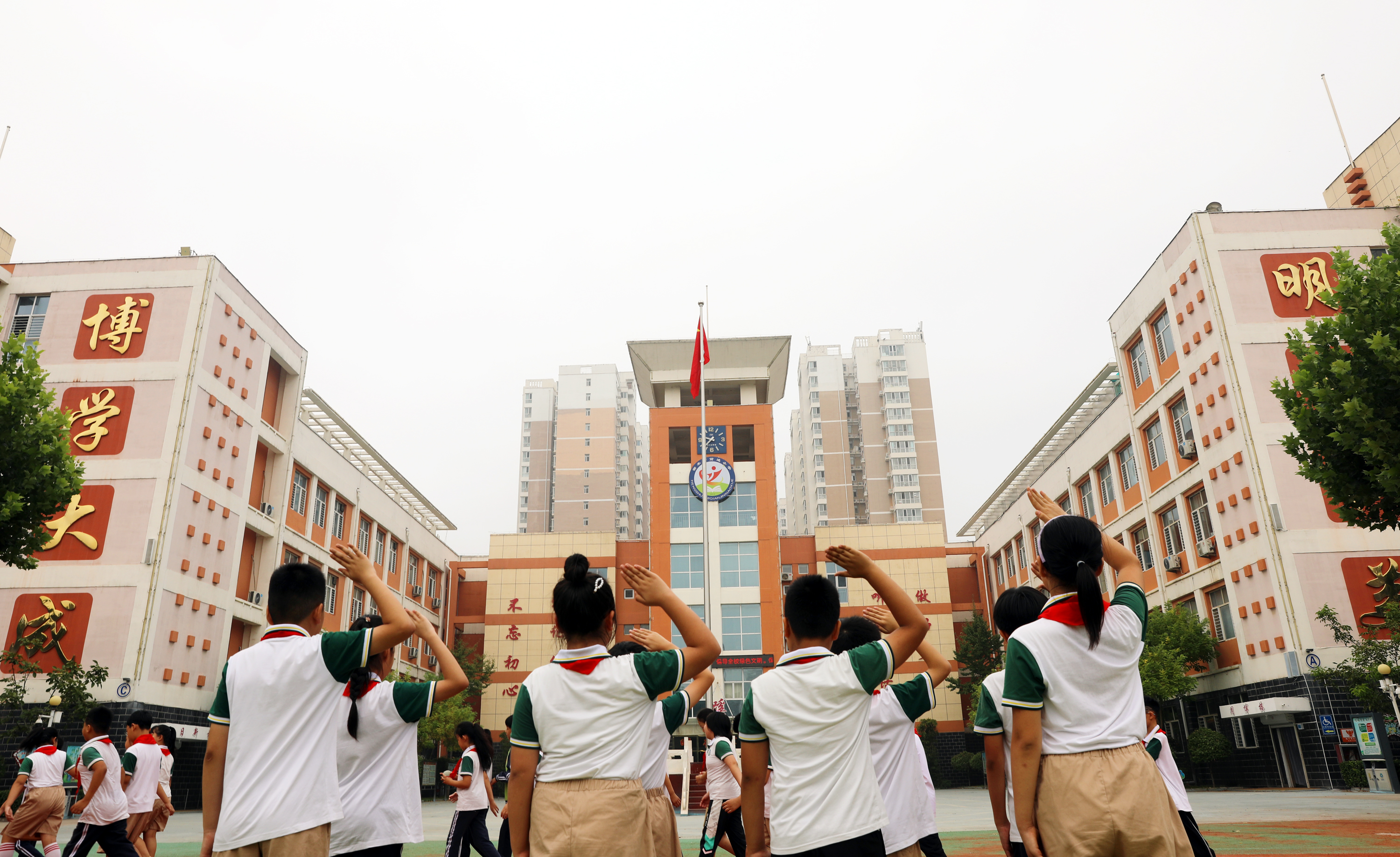 “雷火电竞在线登录官网”湖城慢直播｜你好，新学期！——衡水小学开学第一天实录(图31)