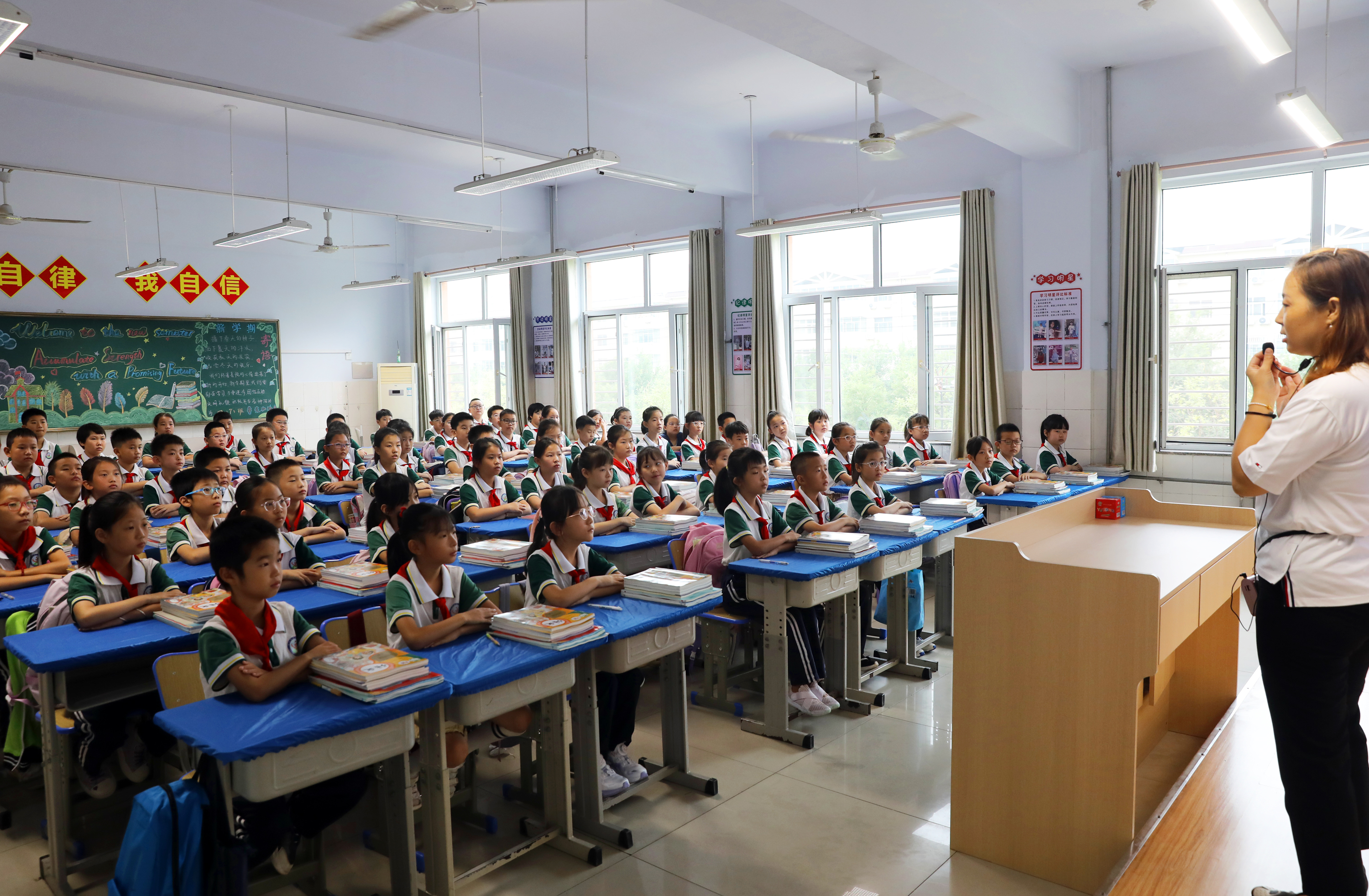 泛亚电竞官方入口-湖城慢直播｜你好，新学期！——衡水小学开学第一天实录(图35)