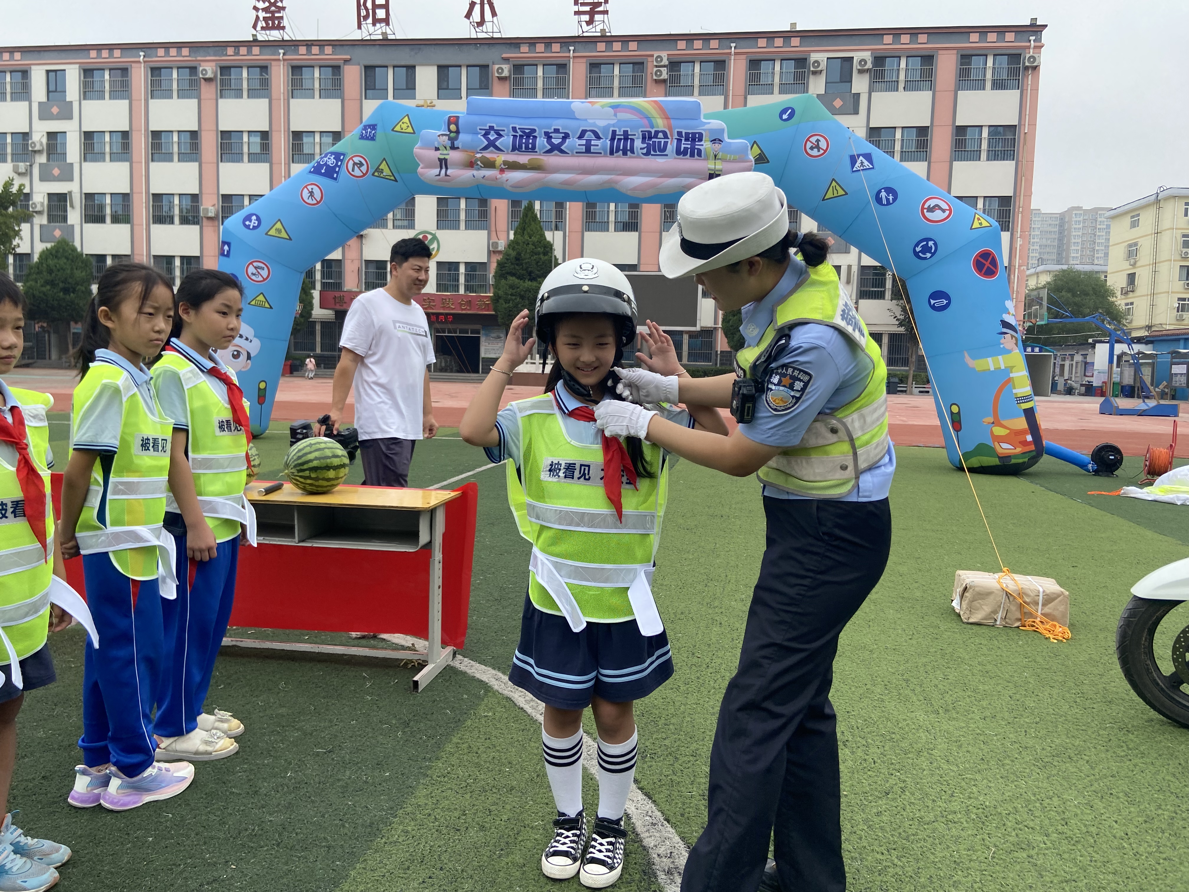 “雷火电竞在线登录官网”湖城慢直播｜你好，新学期！——衡水小学开学第一天实录(图11)