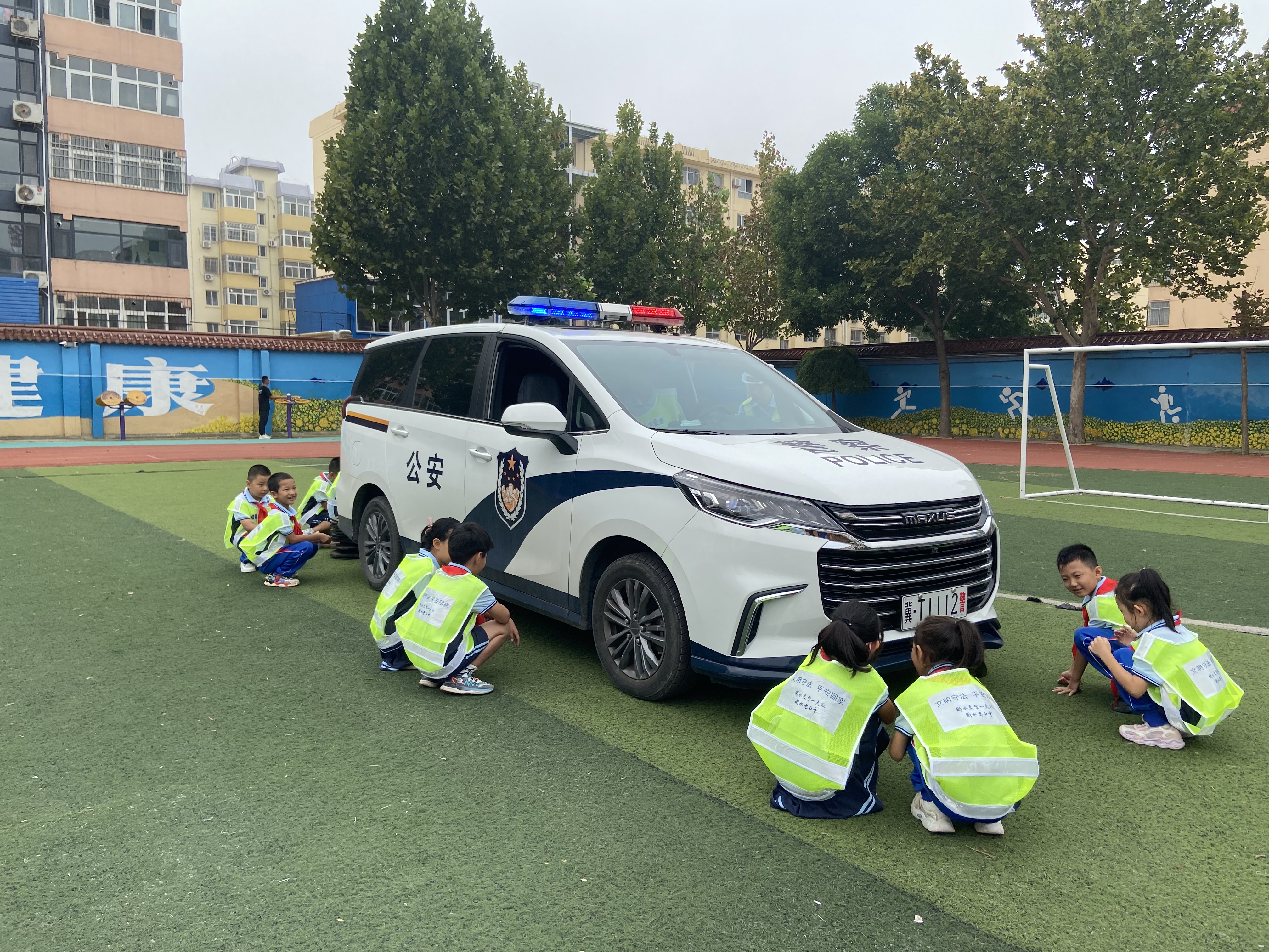 泛亚电竞官方入口-湖城慢直播｜你好，新学期！——衡水小学开学第一天实录(图9)