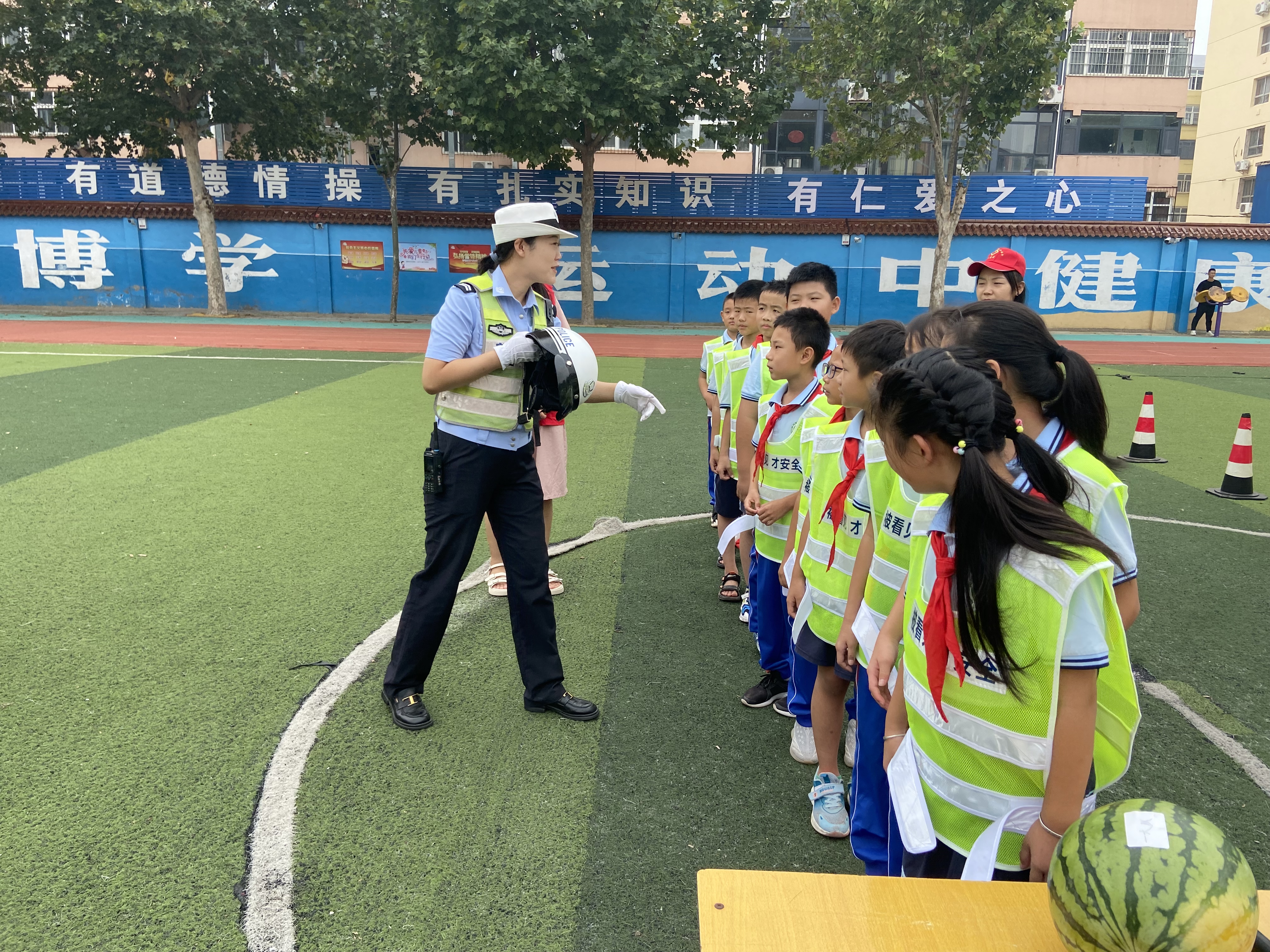 泛亚电竞官方入口-湖城慢直播｜你好，新学期！——衡水小学开学第一天实录(图10)