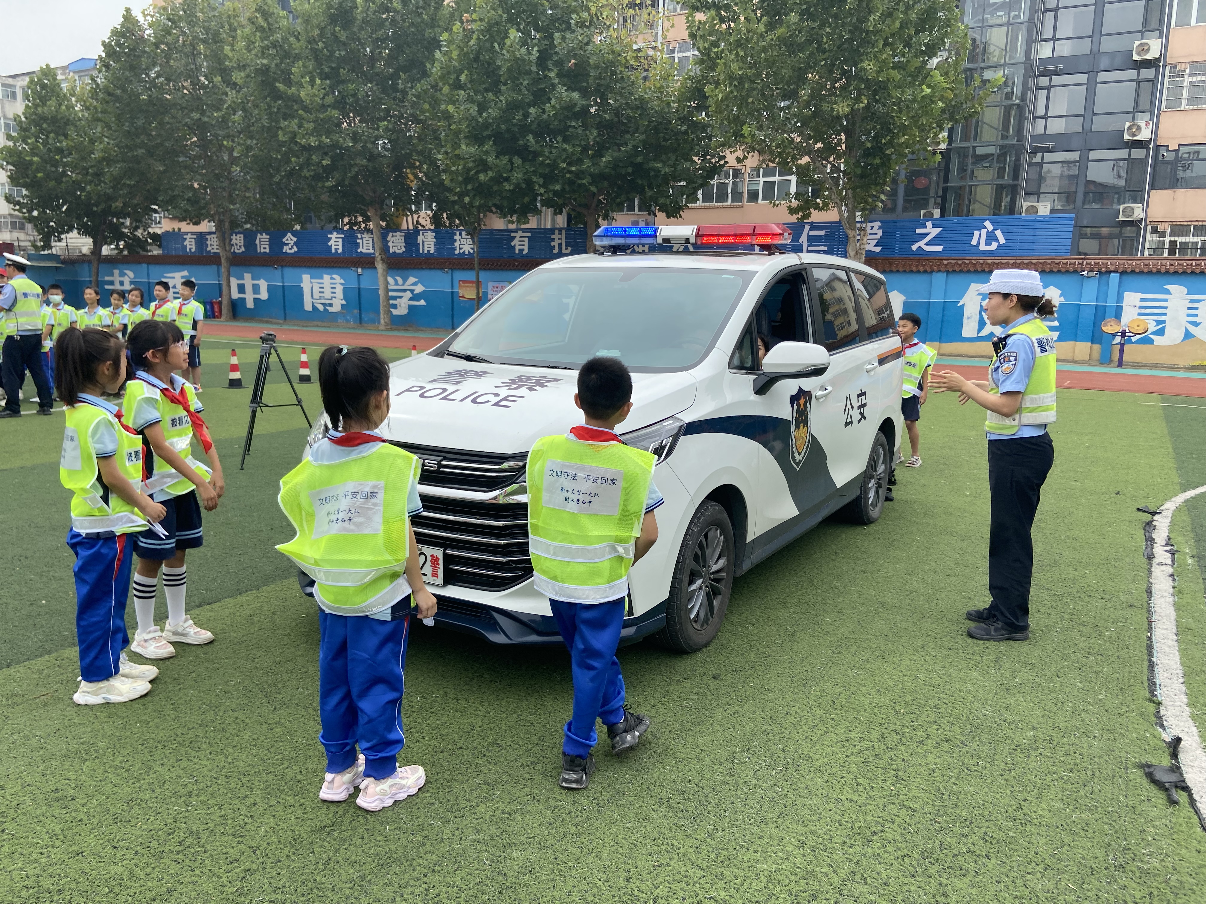 “雷火电竞在线登录官网”湖城慢直播｜你好，新学期！——衡水小学开学第一天实录(图8)