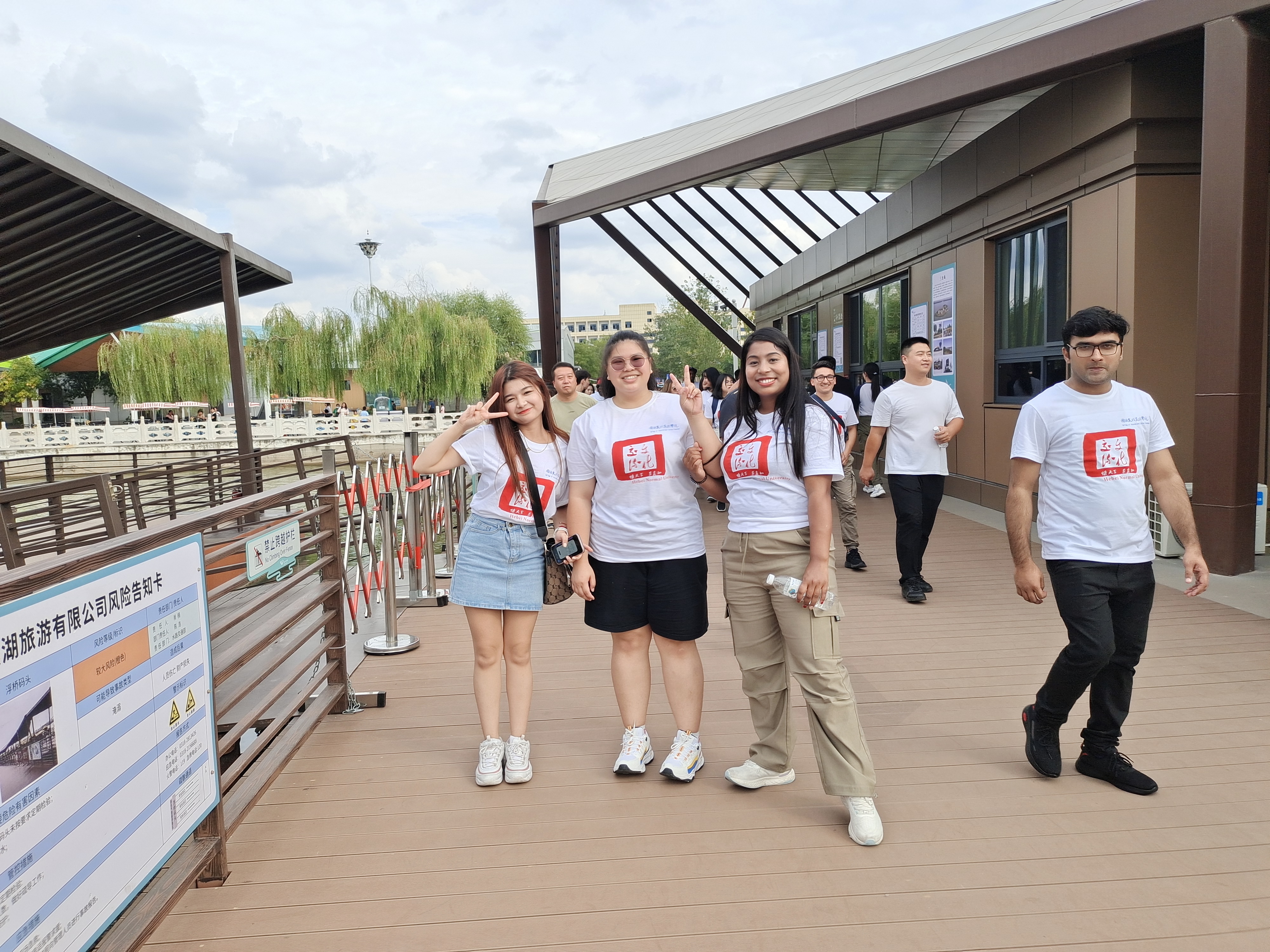 米乐M6官网_43名外国留学生走进衡水领略“京津冀最美湿地”