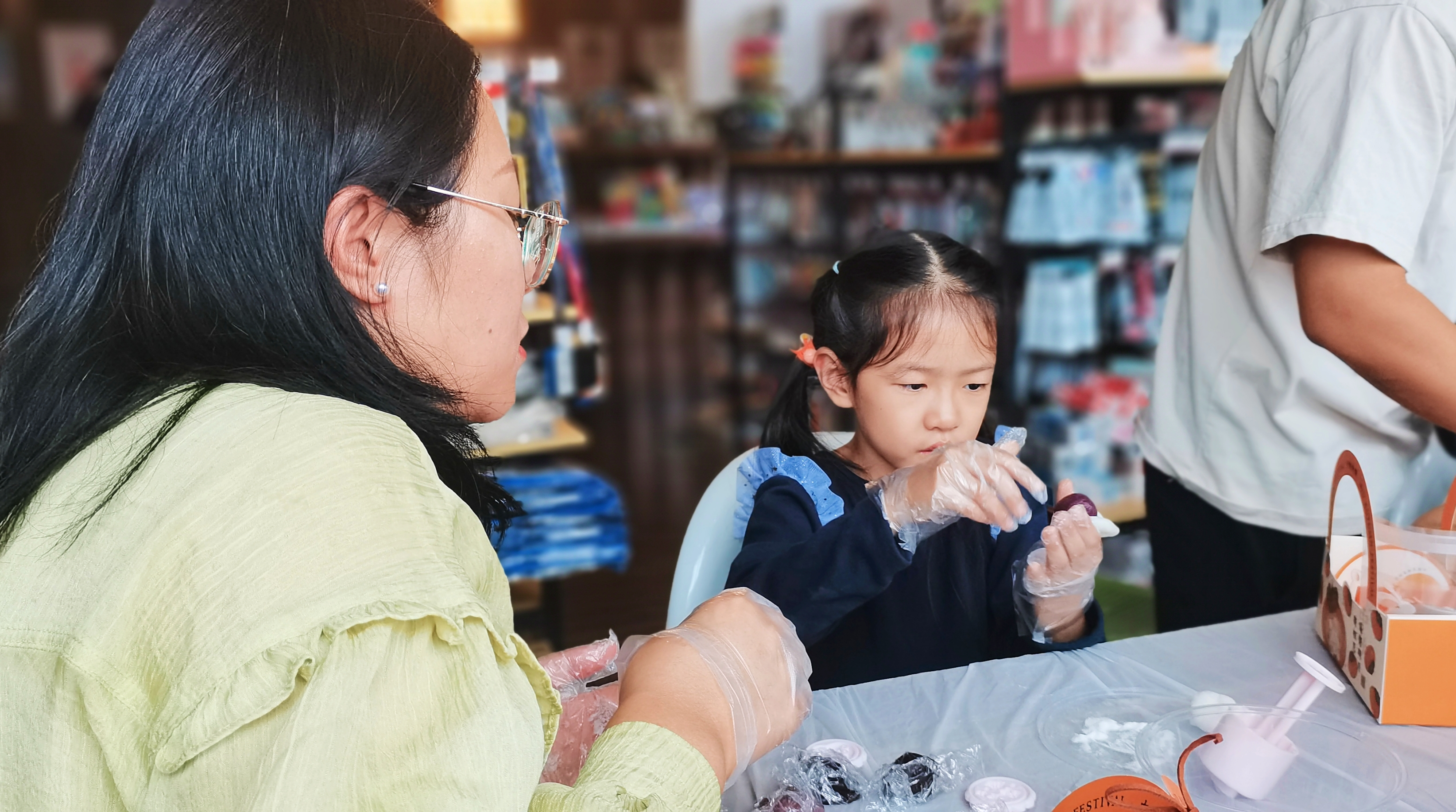 “半岛官方下载地址”做月饼 迎中秋 衡水新华书店举办“冰皮月饼DIY”活动(图5)