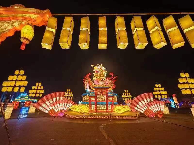 建造30组大型花灯,展示地方特色文化,展示安平县"天下网都""红色安平"