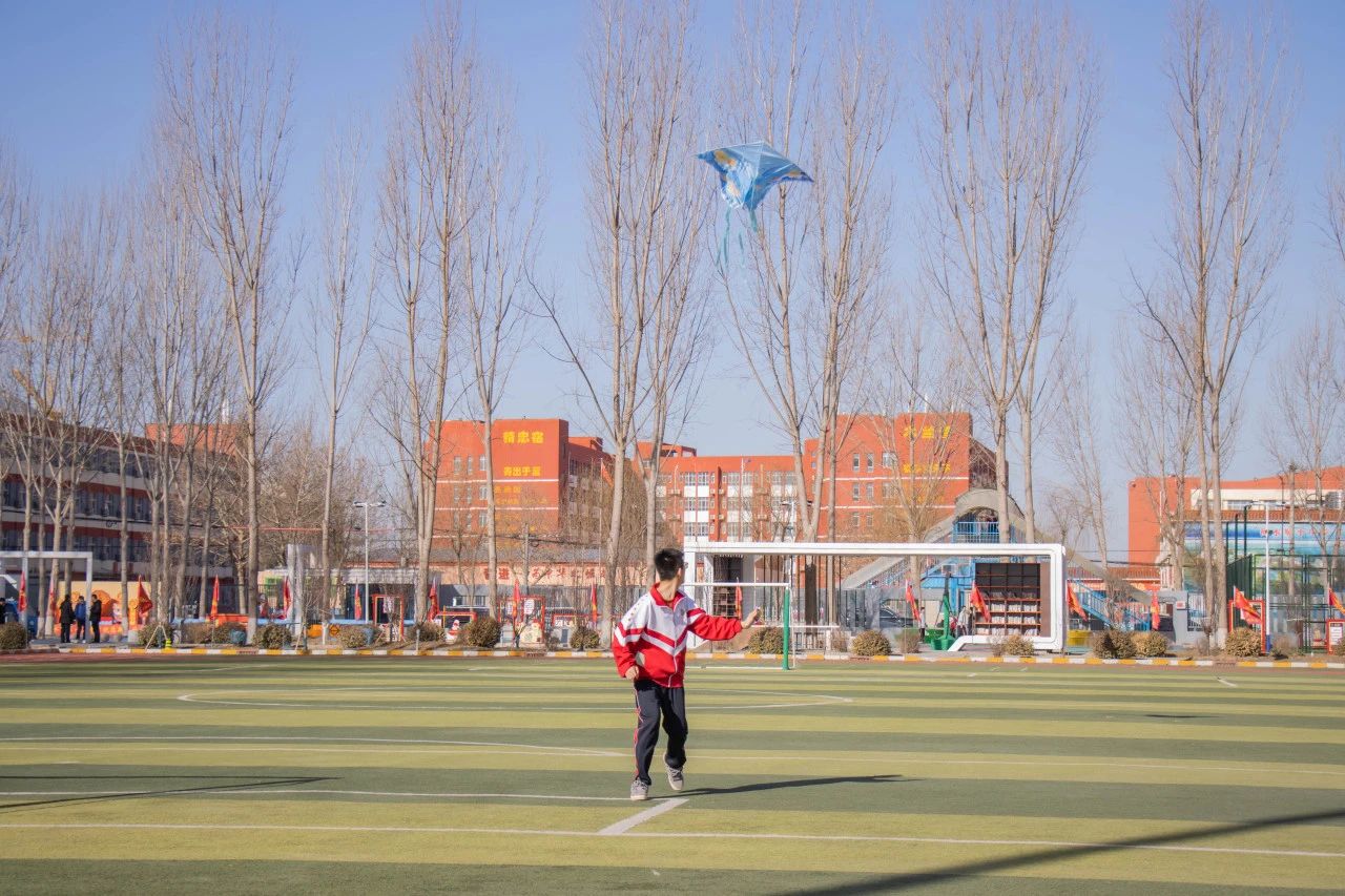 衡水十三中万物筝春放飞梦想